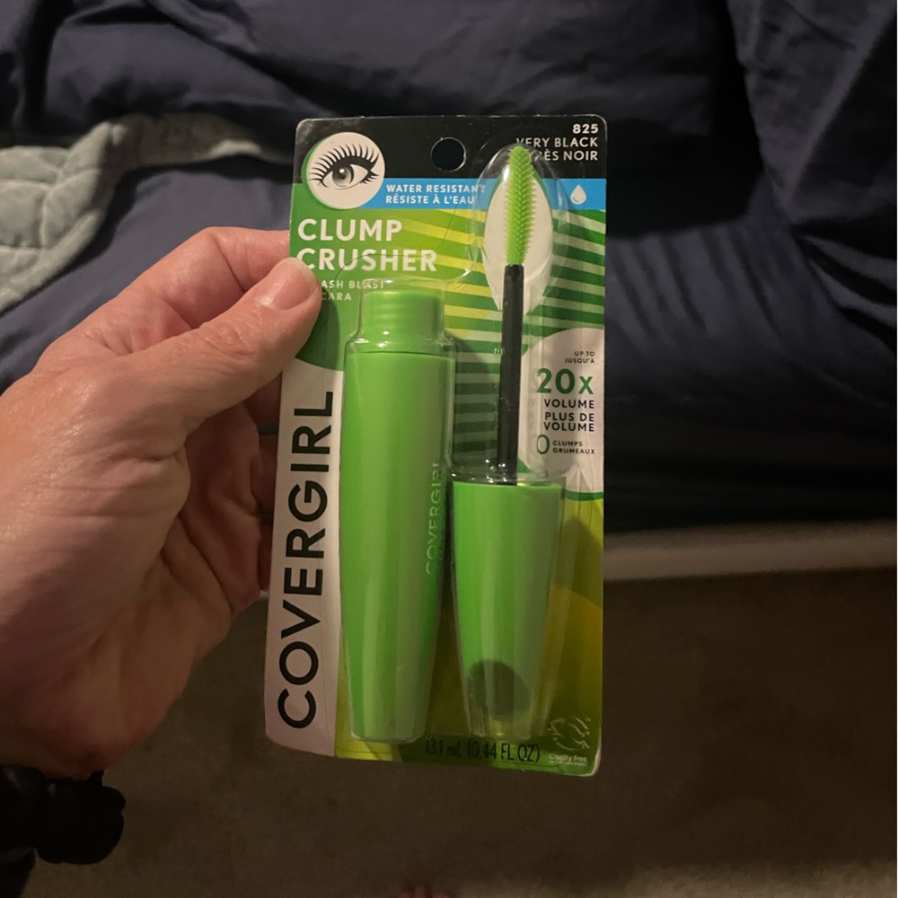COVERGIRL Clump Crusher Mascara in Very Black